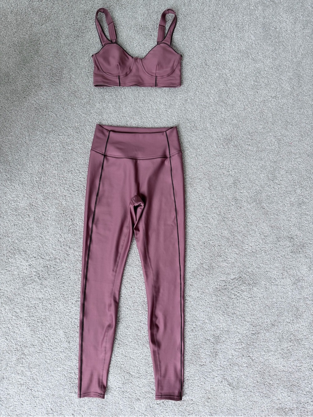 ALO Yoga Set - High-Rise Leggings and bra top - Mauve with black seam detail